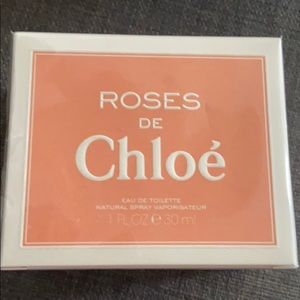 Unopened Roses de Chloe
